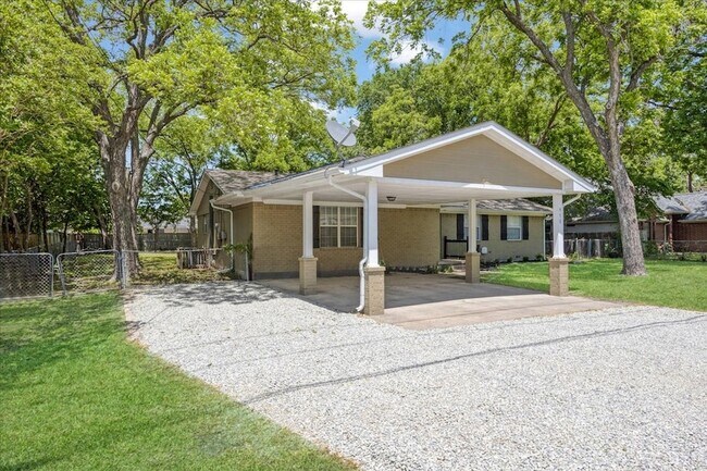 Building Photo - 470 W Marshall Dr