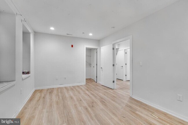 Building Photo - 385 Martin St