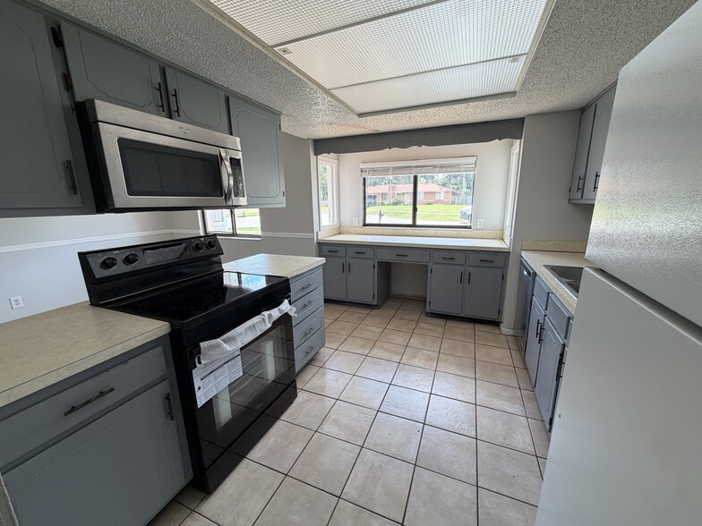 Building Photo - 8418 Bottlebrush Ct