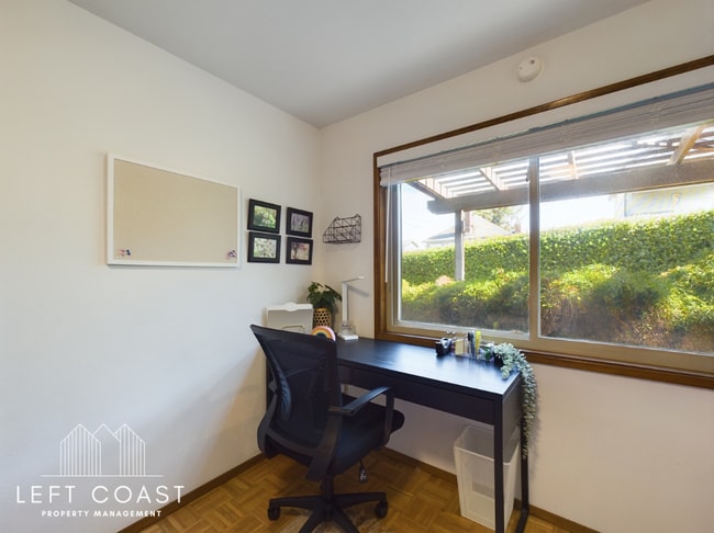 Building Photo - 890 SW 7th St