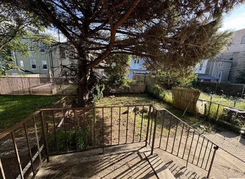 Building Photo - 96 Brown Pl