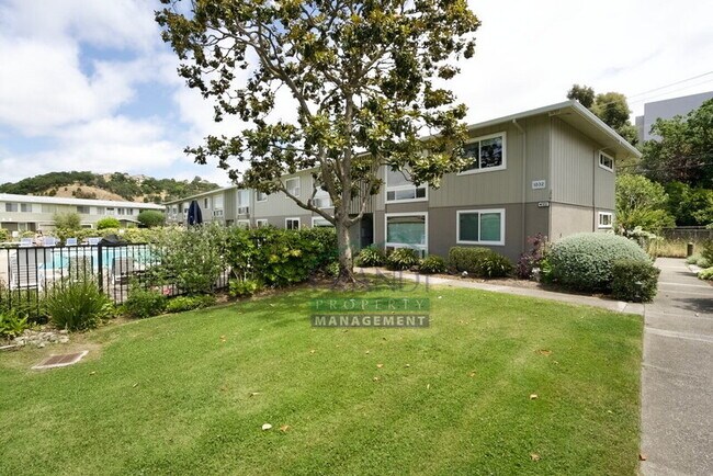 Building Photo - 1032 Los Gamos Rd