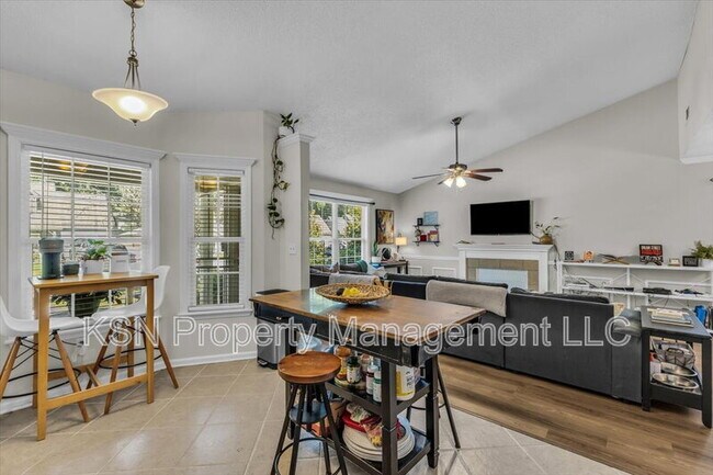 Building Photo - 7317 Leghorn St