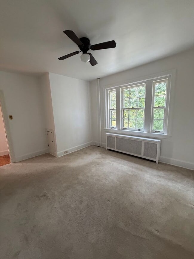 Building Photo - Spacious 4 Bedroom Home for Rent – Wyomissing