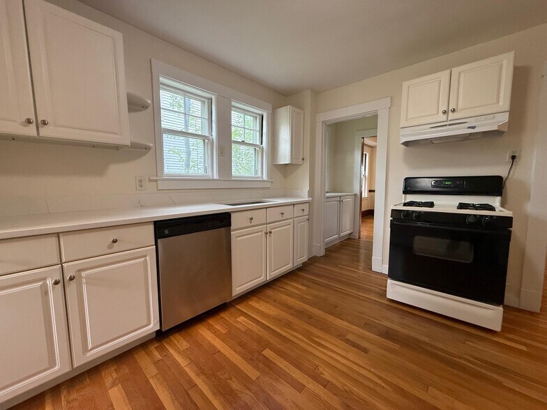 Building Photo - 42 Madison St