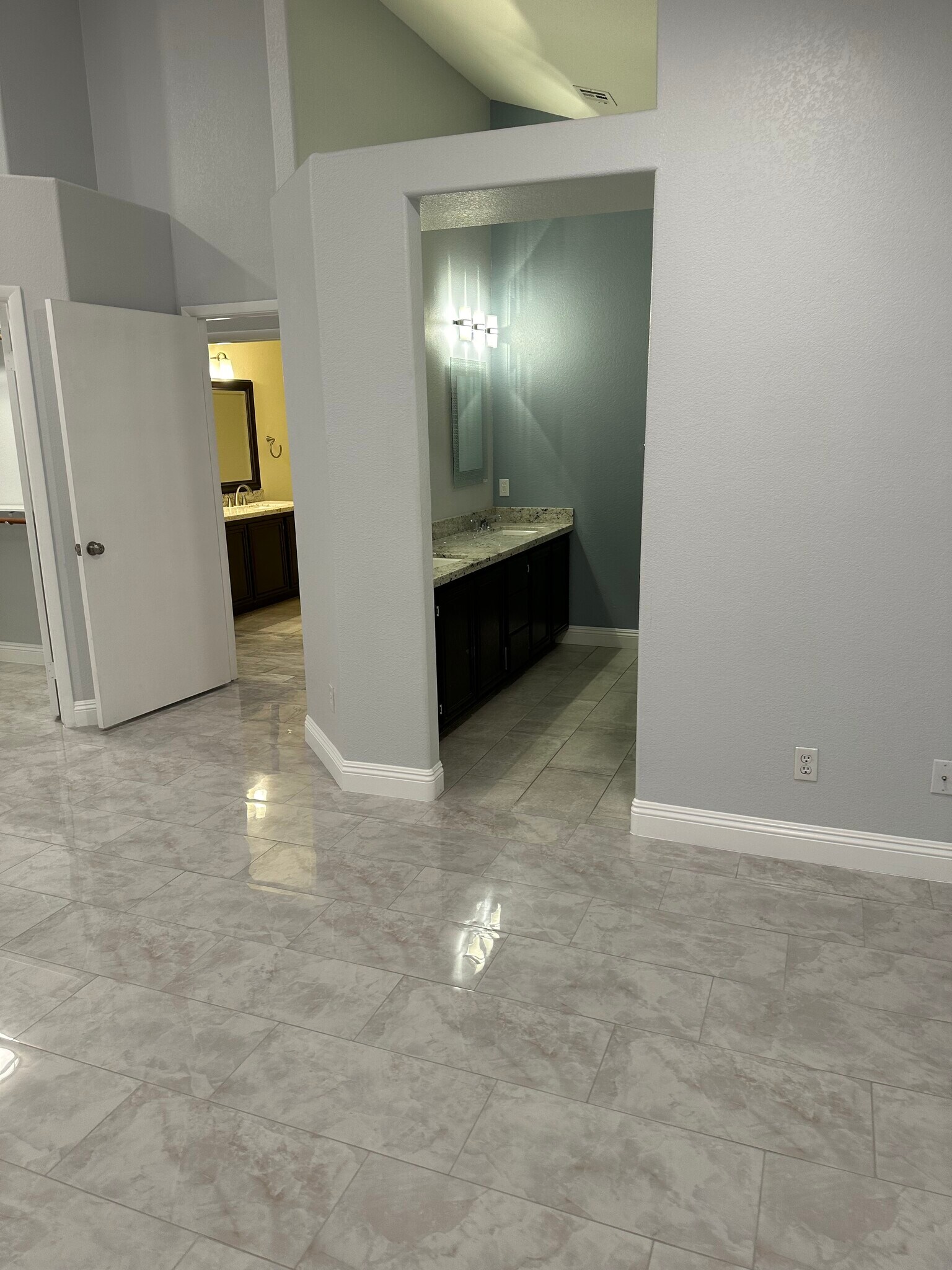 Building Photo - 3552 Kahala Bay Ln