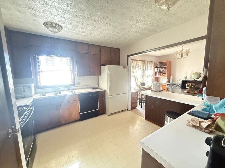 Building Photo - 258 Plantation Rd SW