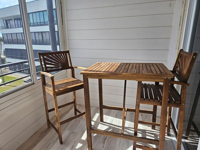Building Photo - NEW RENOVATED SUNTIDE A BEACH CONDO