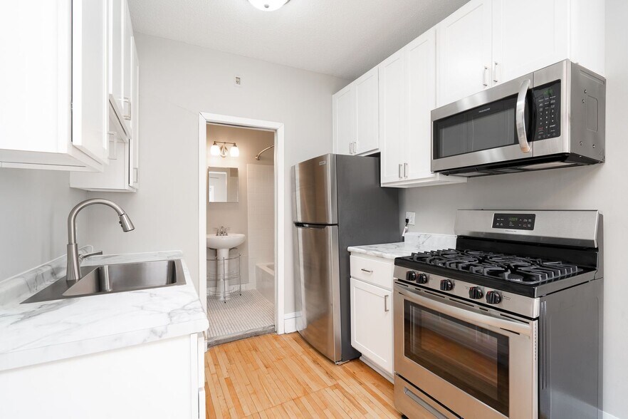 Interior Photo - 225/227/233 Oak Grove St – Oak Grove Downtown