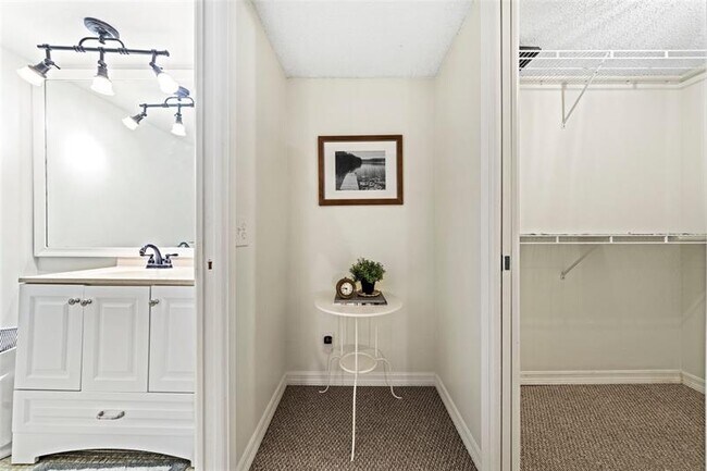 Building Photo - 3150 N Course Ln