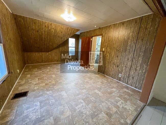 Building Photo - 413 N Iowa- 2 bedroom, 2 bathroom house