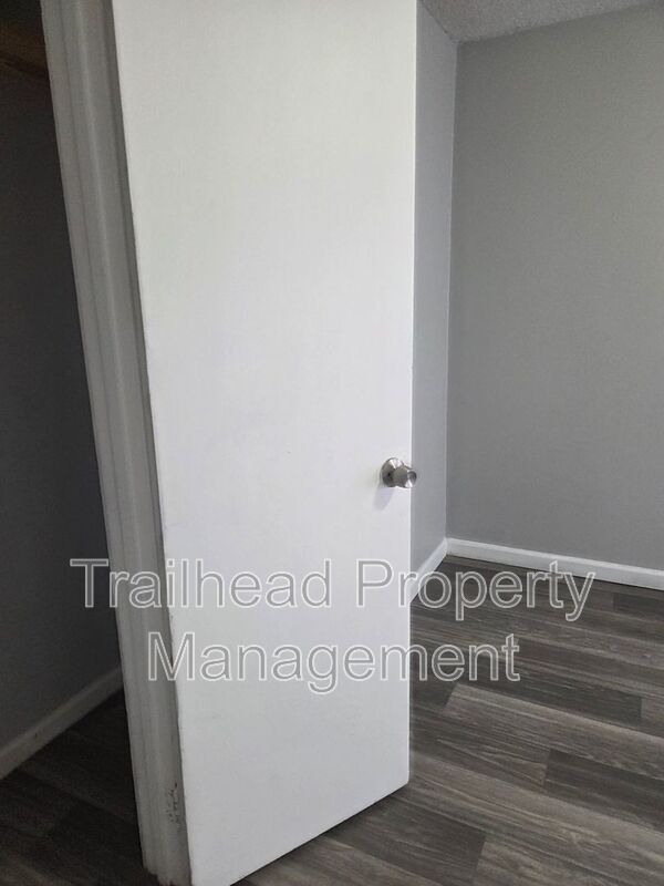 Building Photo - 5911 Cypress Pl