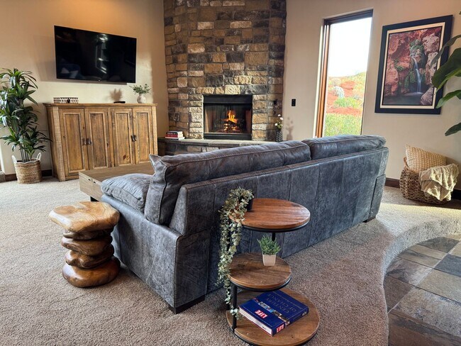 Building Photo - Furnished 3 Bedroom Entrada Home!!