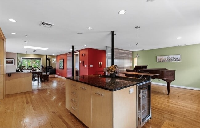 Building Photo - 15 Suban Pl