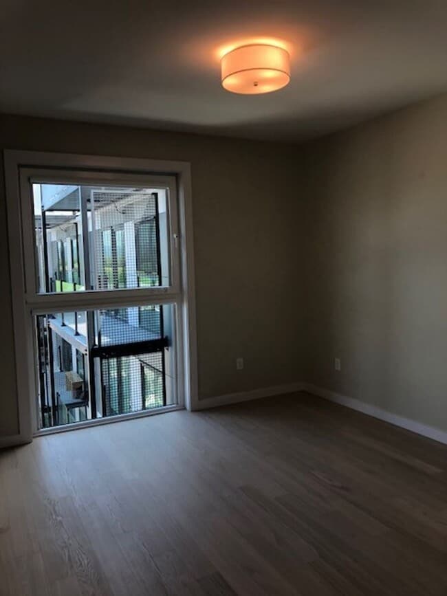 Building Photo - Beautiful Talbach House Condo!