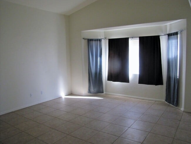 Building Photo - 3BR/2BA, 3-car garage, 1854 sq.ft. home in...