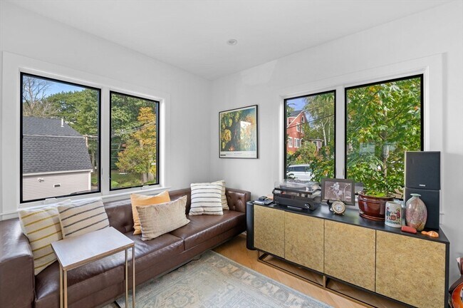 Building Photo - 99 Naugus Ave