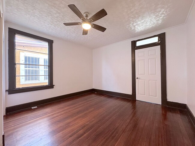 Building Photo - Updated Home with Historic Charm! 3bed/2 bath Refrig A/C across from Park! Water Included!