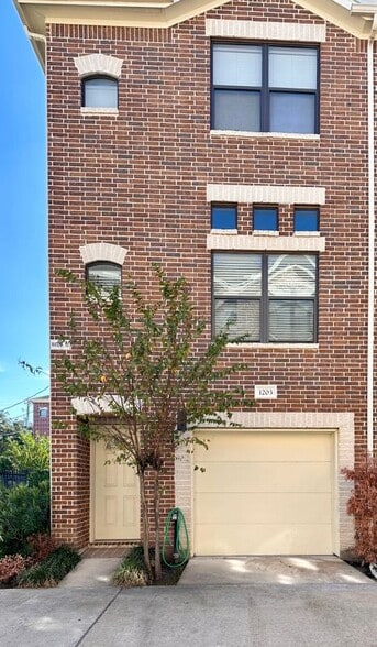 Building Photo - 2710 Hullsmith Dr