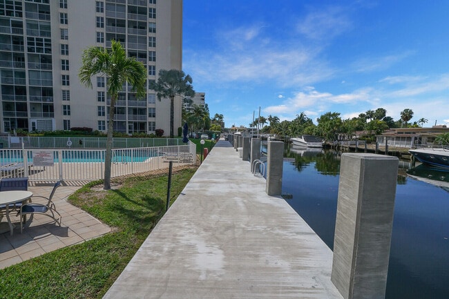 Building Photo - 1391 S Ocean Blvd