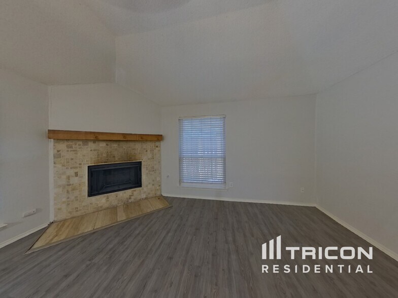 Building Photo - 7015 Escondido Dr