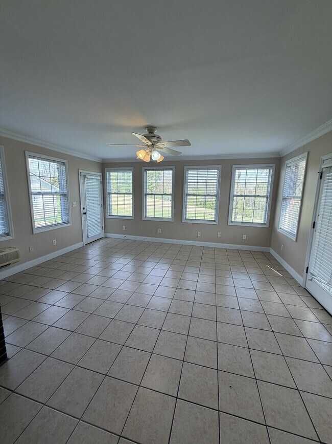 Building Photo - 110 Pineur Rd