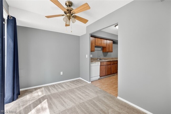 Building Photo - 9582 Fernwood Dr