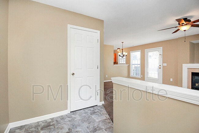 Building Photo - 1815 Butterfly Ln