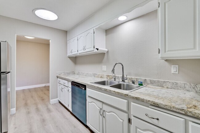 Building Photo - FOR RENT – Beautifully Updated 4 Bed / 3 Bath Home in Prime Santa Clara Location (NVIDIA)