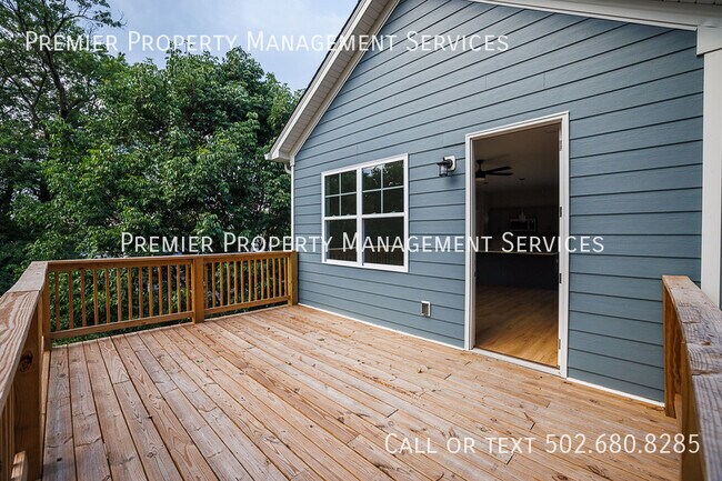Building Photo - 966 Samuel St