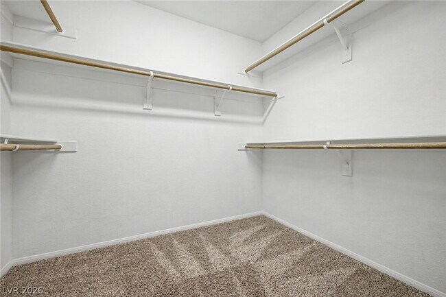 Building Photo - 2392 Predera Ave