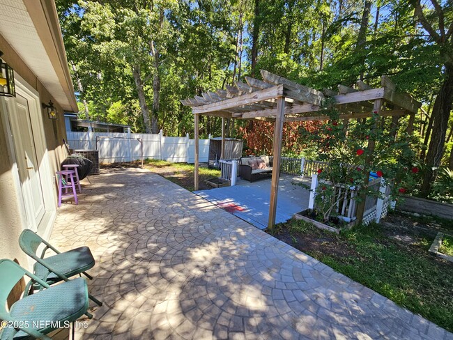 Building Photo - 3135 Ash Harbor Dr E