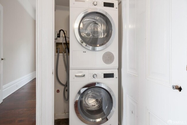 Building Photo - 2109 Bush St