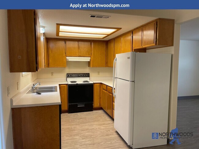 Building Photo - Very Nice 2 Bedroom 1 Bath Condo-Located i...