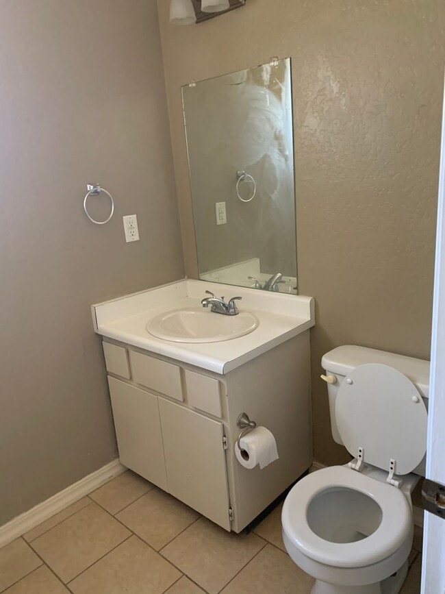 Building Photo - Beautiful Copperopolis Duplex!