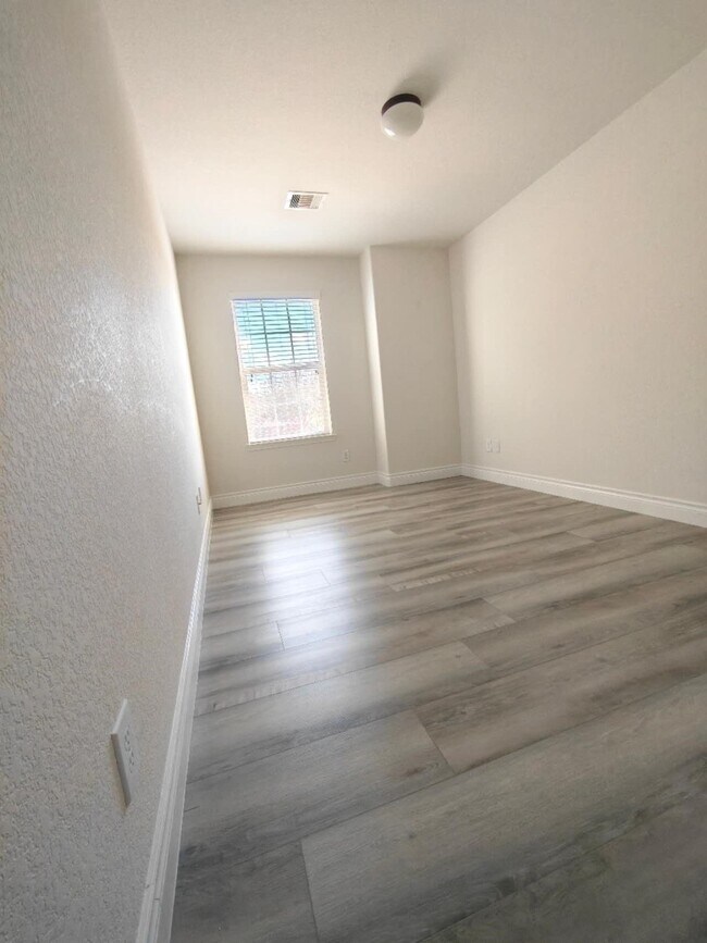 Building Photo - 2306 Waterford Park St