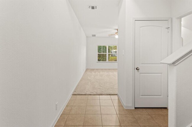 Building Photo - 1620 Bryant Dr