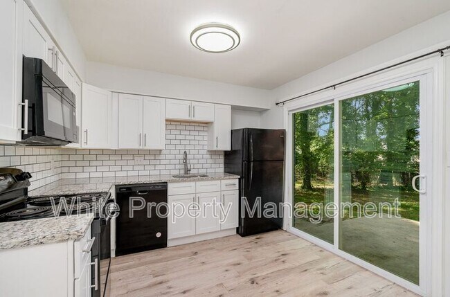 Building Photo - 602 Camrose Dr