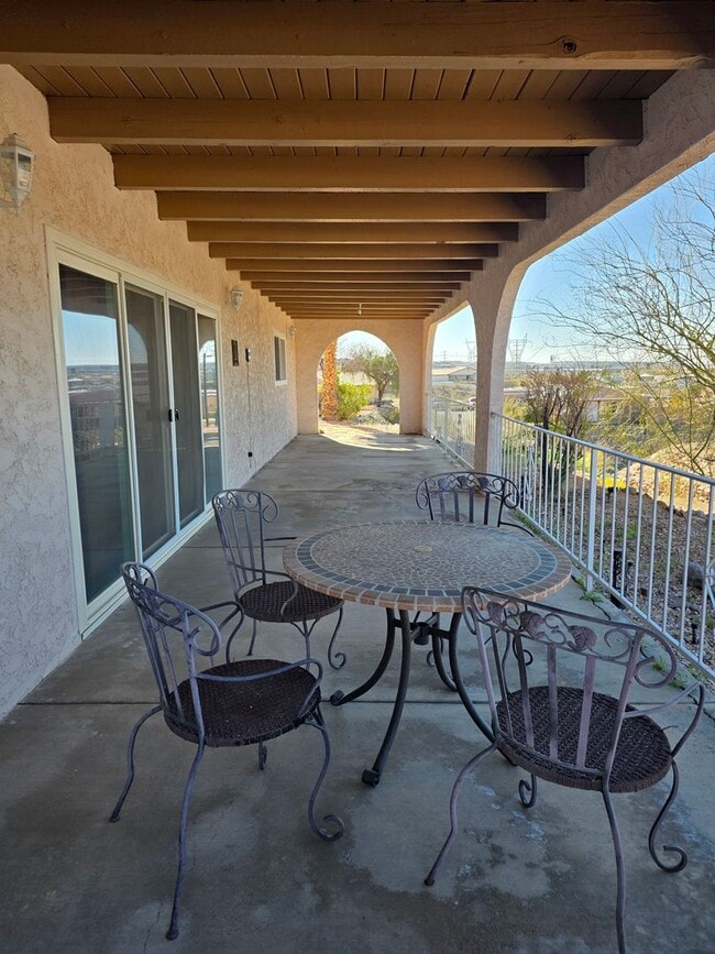 Building Photo - One of Kind 3 bed/2.5 bath home with 3 car attached garage located in BHC.