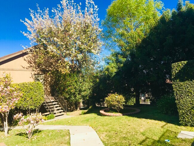 Building Photo - 422 S Garfield Ave