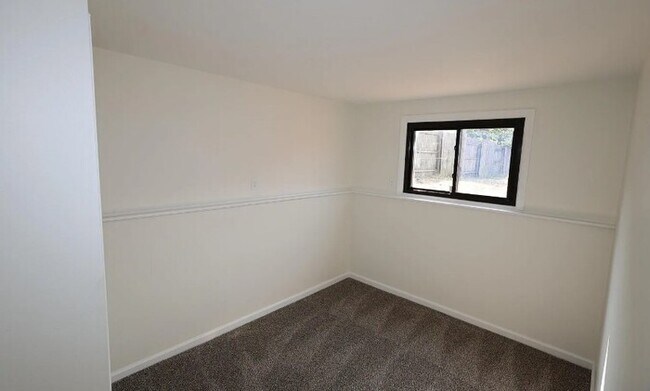 Building Photo - The Hass House | Comfortable South Bend Getaway