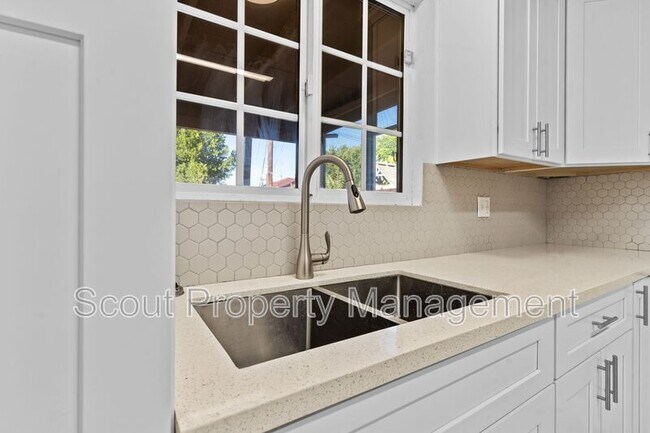 Building Photo - 260 Val Monte Dr