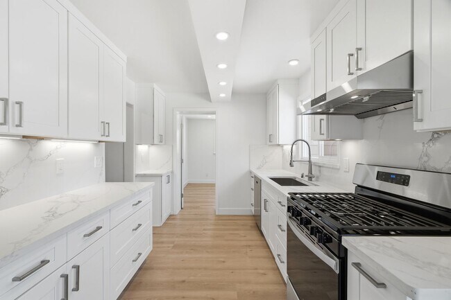 Building Photo - Light-Filled Home on Expansive Lot in Top-Rated School District with Vaulted Ceilings & Entertain...