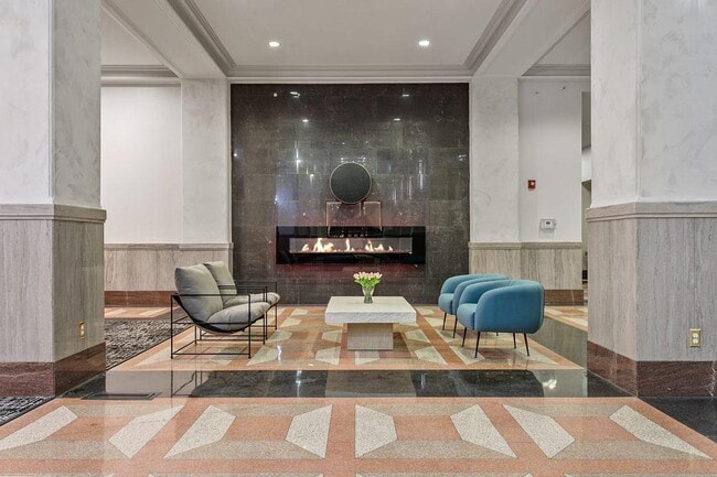 Building Photo - 933 McGee St