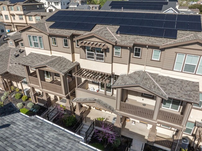 Building Photo - $3595.00 - Newer Large 3/2.5 Townhome in B...