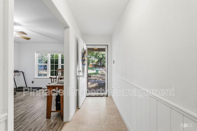 Building Photo - 3108 Oak Forest Dr