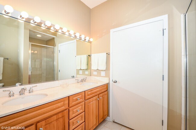 Building Photo - 1200 W Monroe St