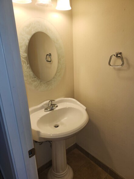 Building Photo - 10512 NE 7th St