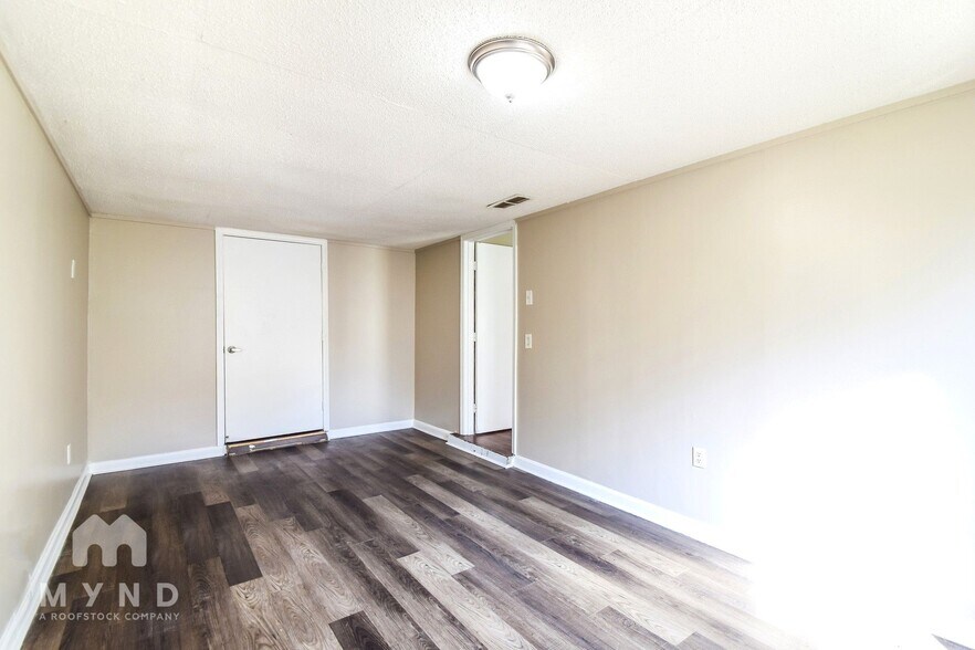 Building Photo - 2695 Shady Grove Dr