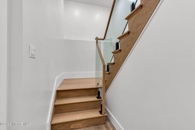 Building Photo - 497 Norwood Ave